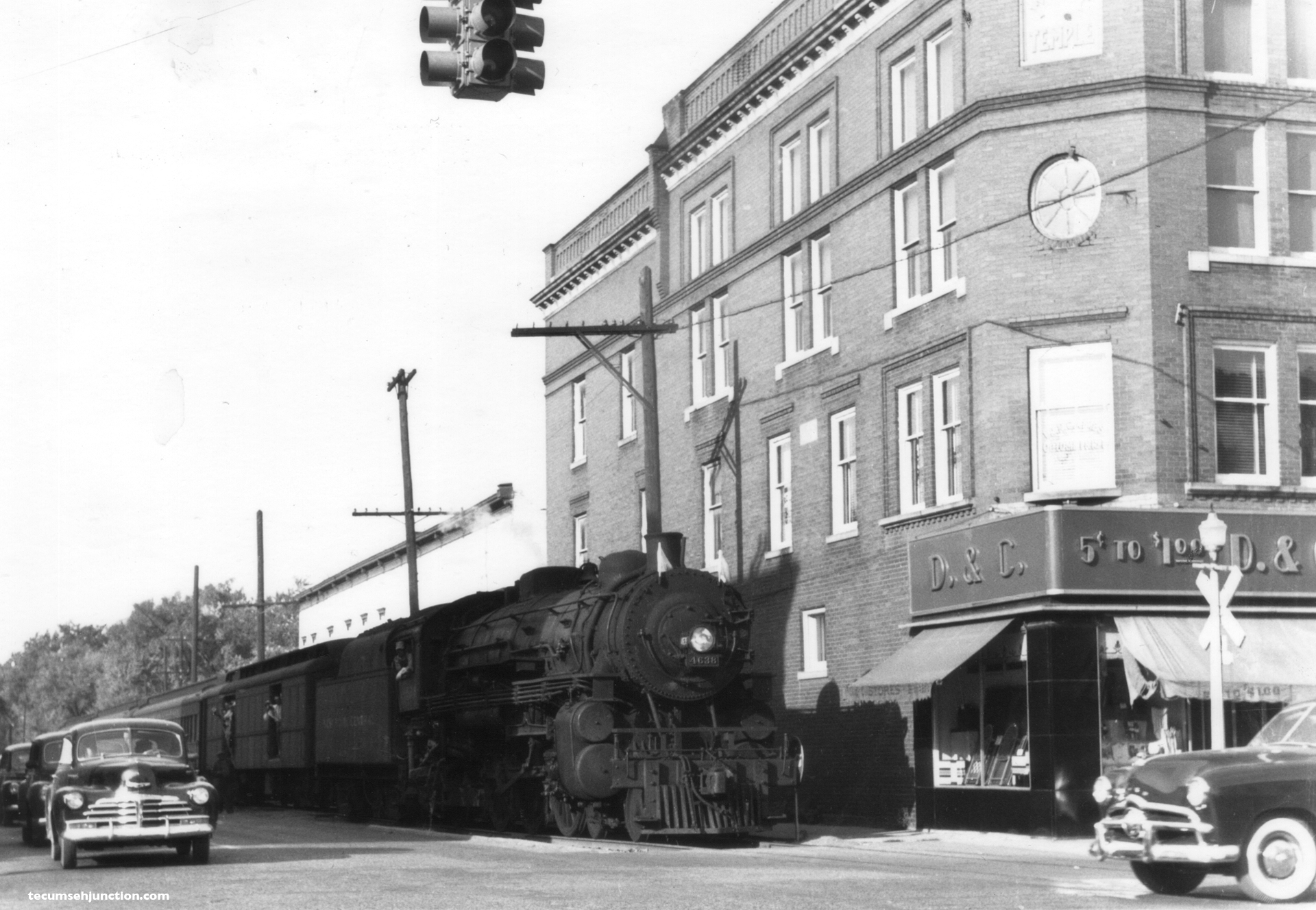 Excursion train in Tecumseh, 02 October 1949