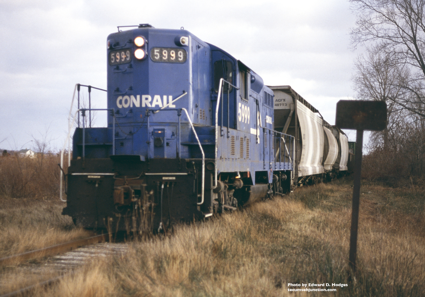 Conrail train n.b. at Raisin Center
