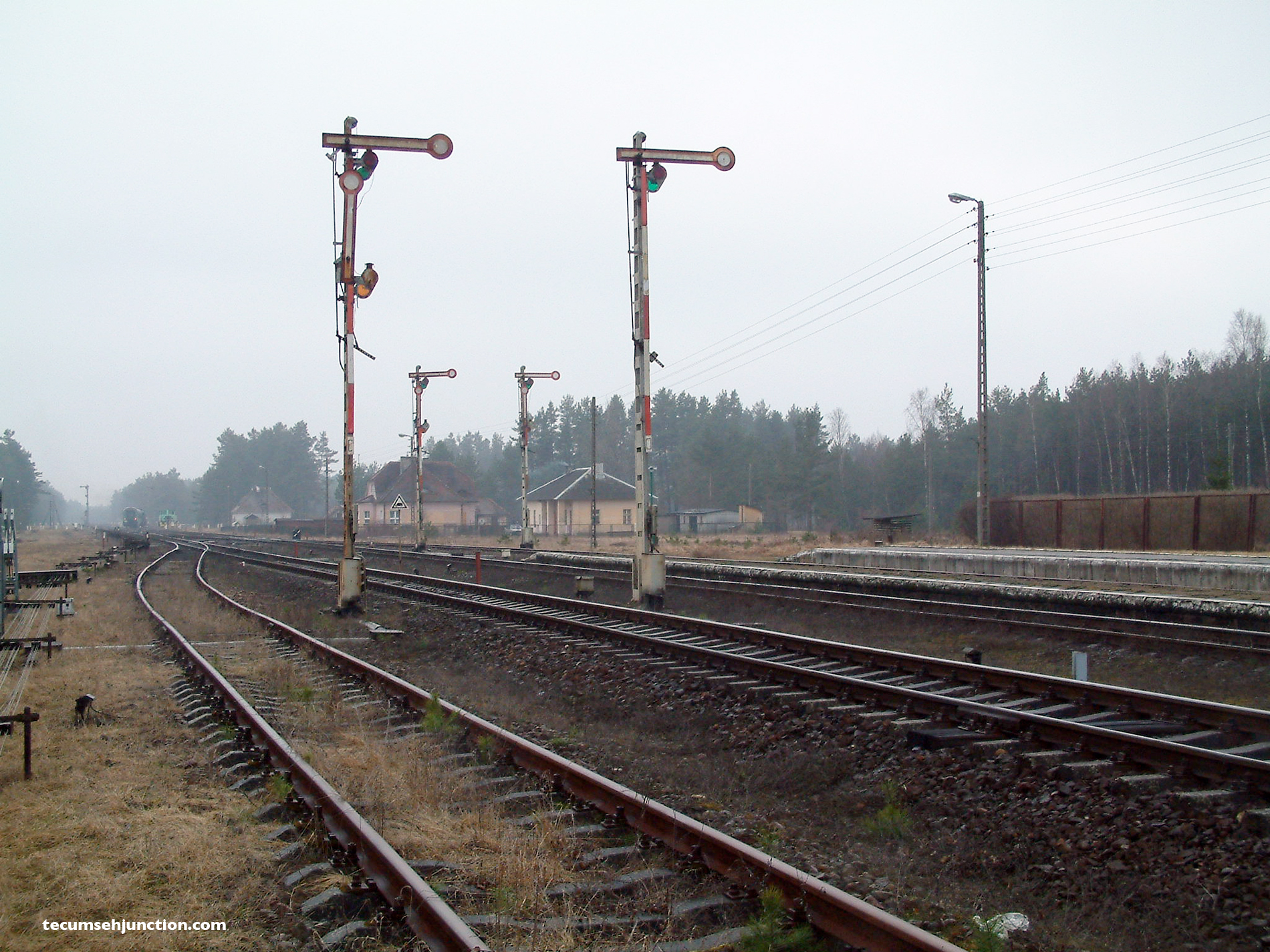 Semaphore signalling at the south end of Bąk.