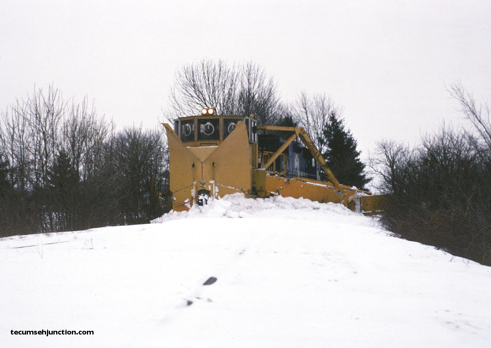 Before departing for Toledo, the spreader plowed snow on the east and south legs of the Lenawee Junction wye.